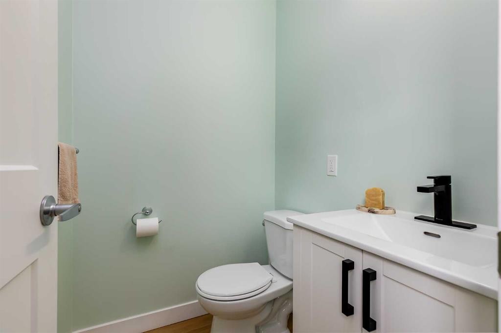 2187 Woodview Drive Sw, Calgary, AB