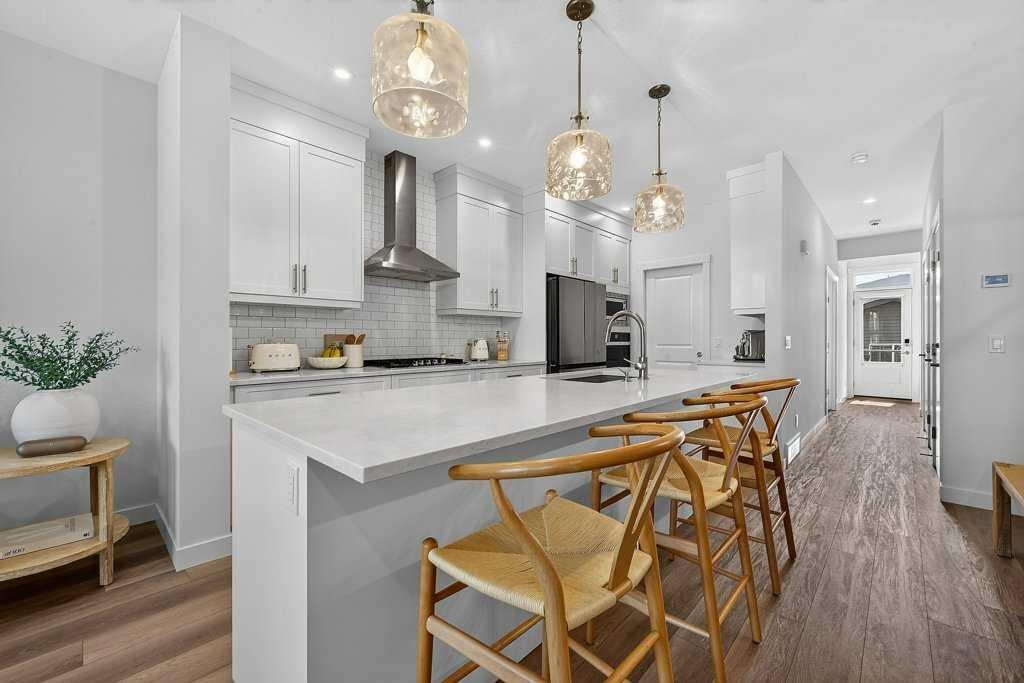 97 Rowmont Heath Nw, Calgary, AB - Indoor Photo Showing Kitchen With Upgraded Kitchen