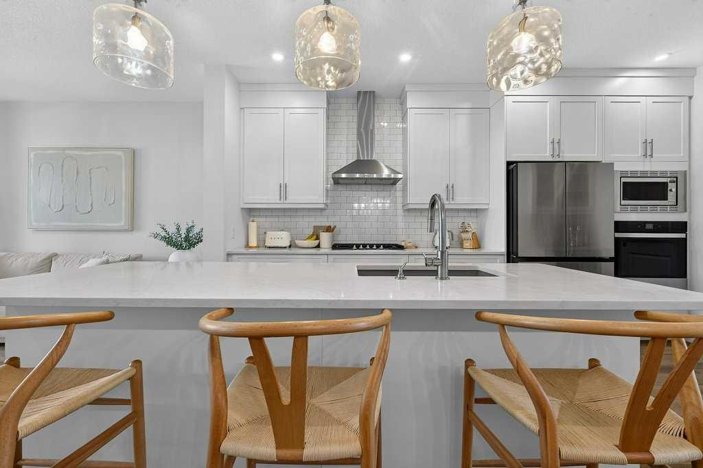 97 Rowmont Heath Nw, Calgary, AB - Indoor Photo Showing Kitchen With Upgraded Kitchen