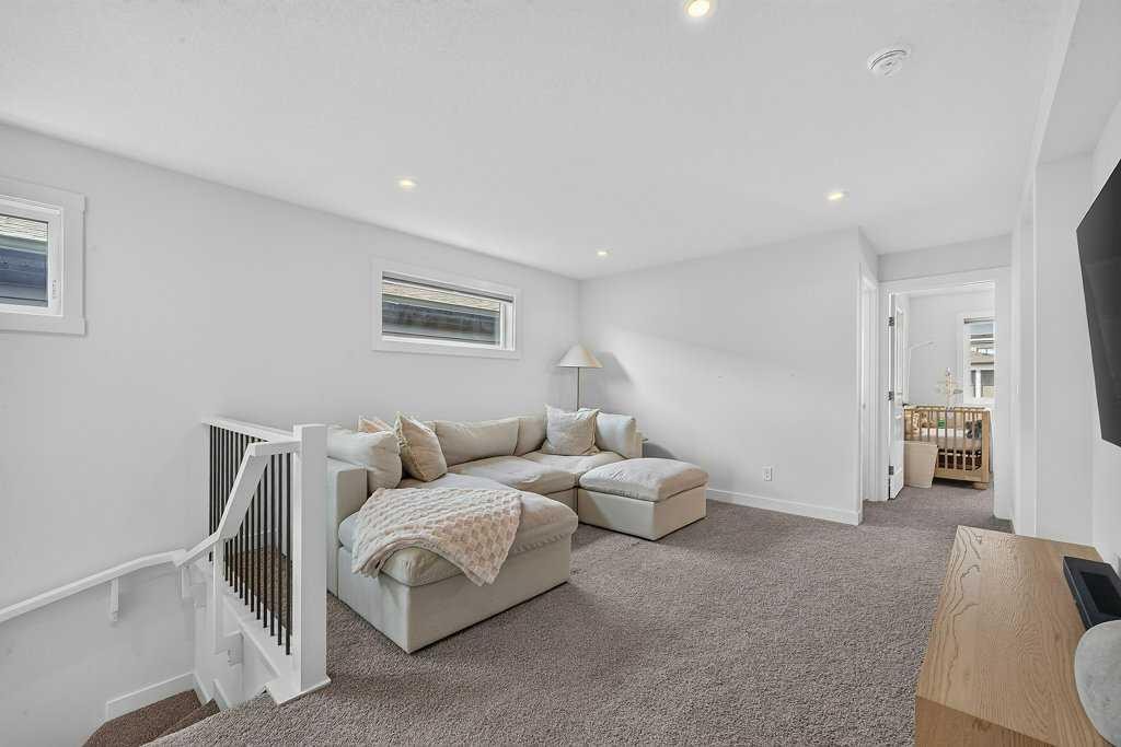 97 Rowmont Heath Nw, Calgary, AB - Indoor