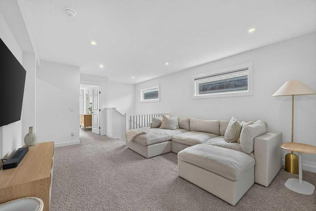 97 Rowmont Heath Nw, Calgary, AB - Indoor Photo Showing Other Room