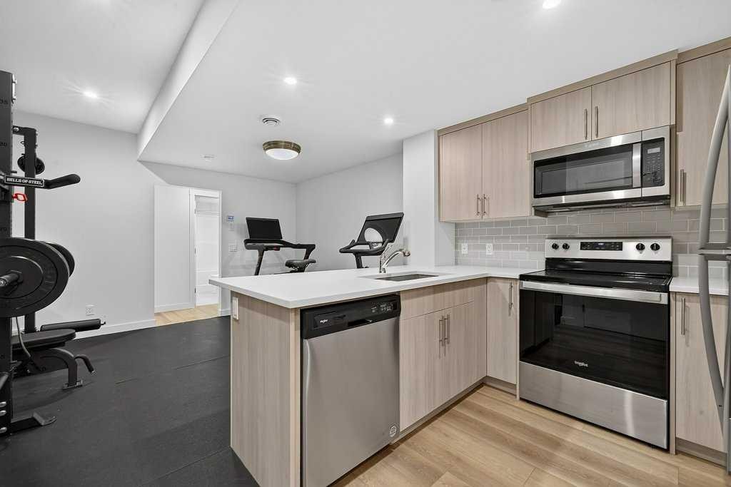 97 Rowmont Heath Nw, Calgary, AB - Indoor Photo Showing Kitchen