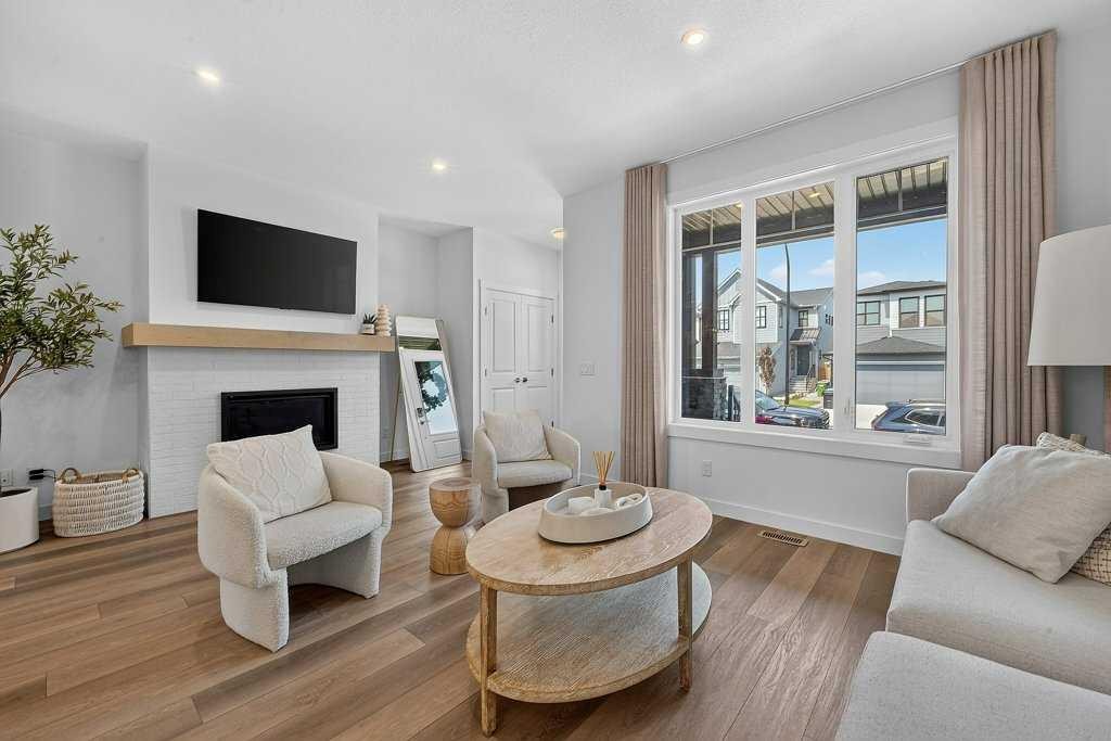 97 Rowmont Heath Nw, Calgary, AB - Indoor Photo Showing Living Room