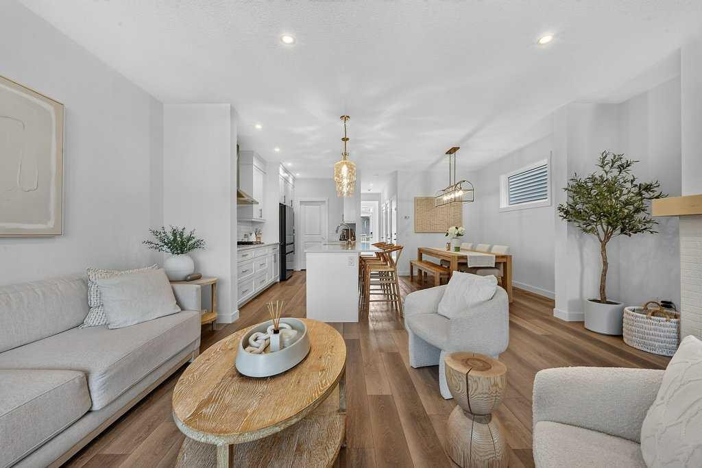 97 Rowmont Heath Nw, Calgary, AB - Indoor Photo Showing Living Room