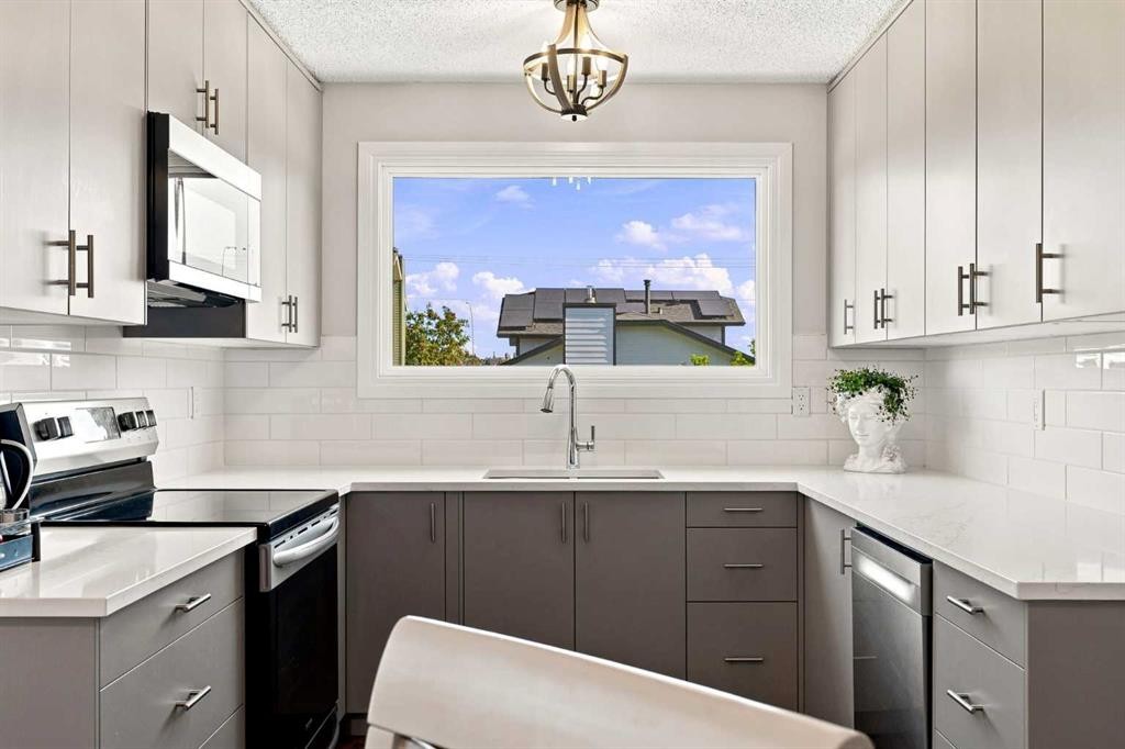 167 Bernard Way Nw, Calgary, AB