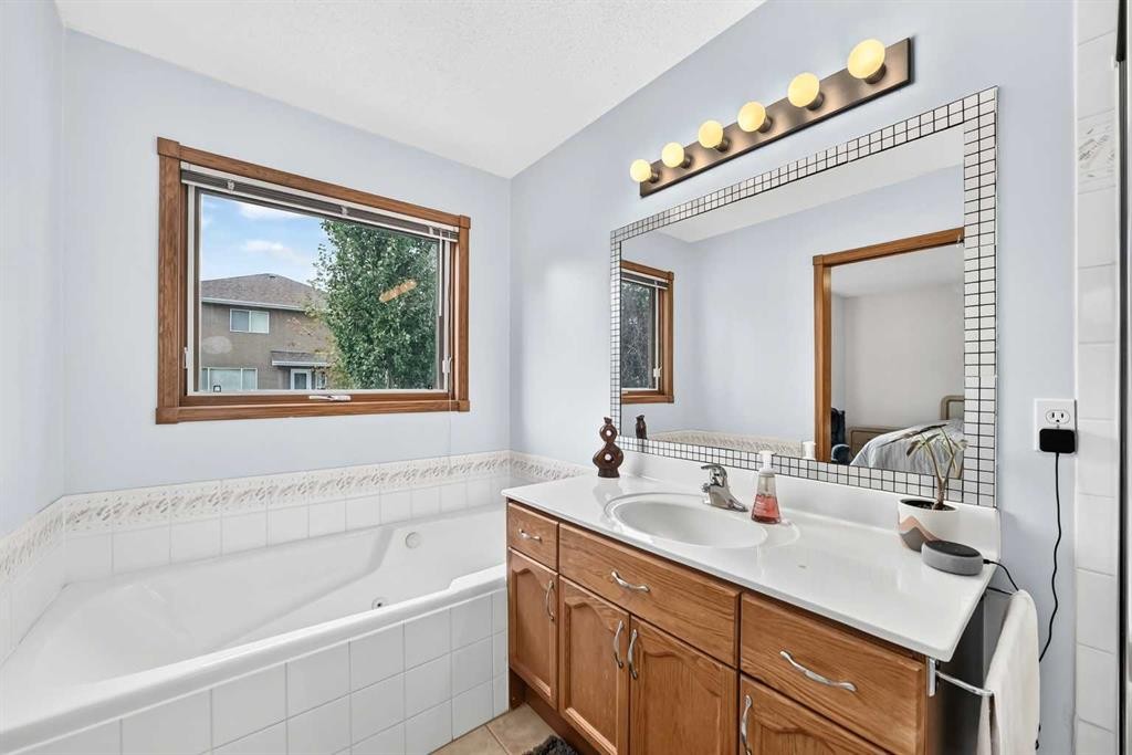 228 Arbour Ridge Way Nw, Calgary, AB - Indoor Photo Showing Bathroom