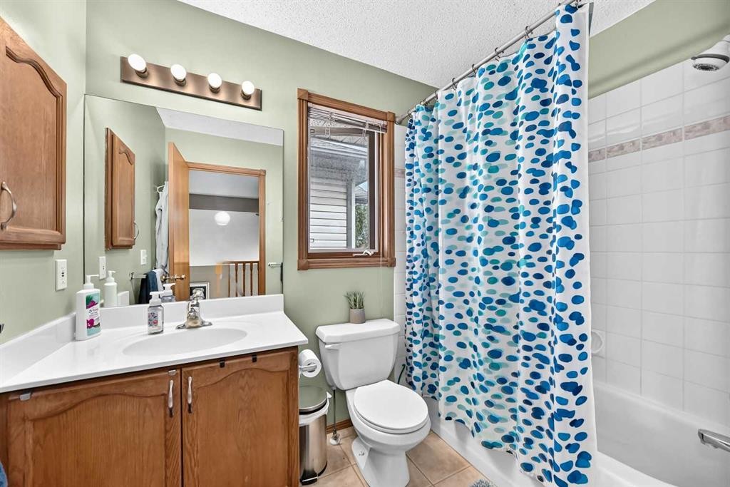 228 Arbour Ridge Way Nw, Calgary, AB - Indoor Photo Showing Bathroom
