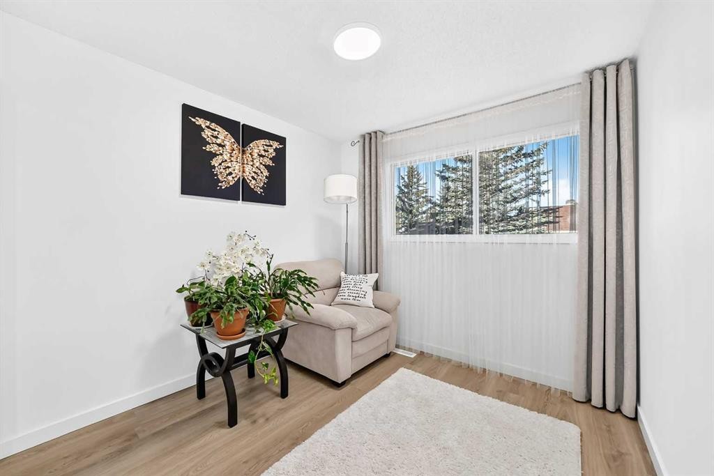135 Woodsman Lane Sw, Calgary, AB - Indoor