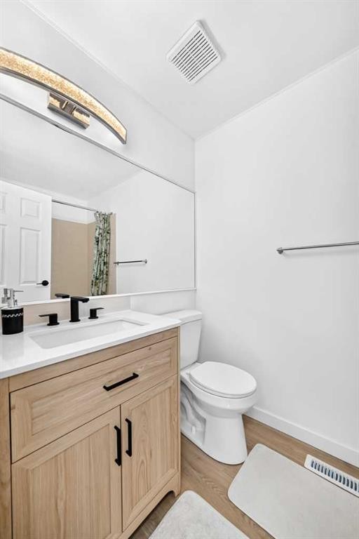 135 Woodsman Lane Sw, Calgary, AB - Indoor Photo Showing Bathroom
