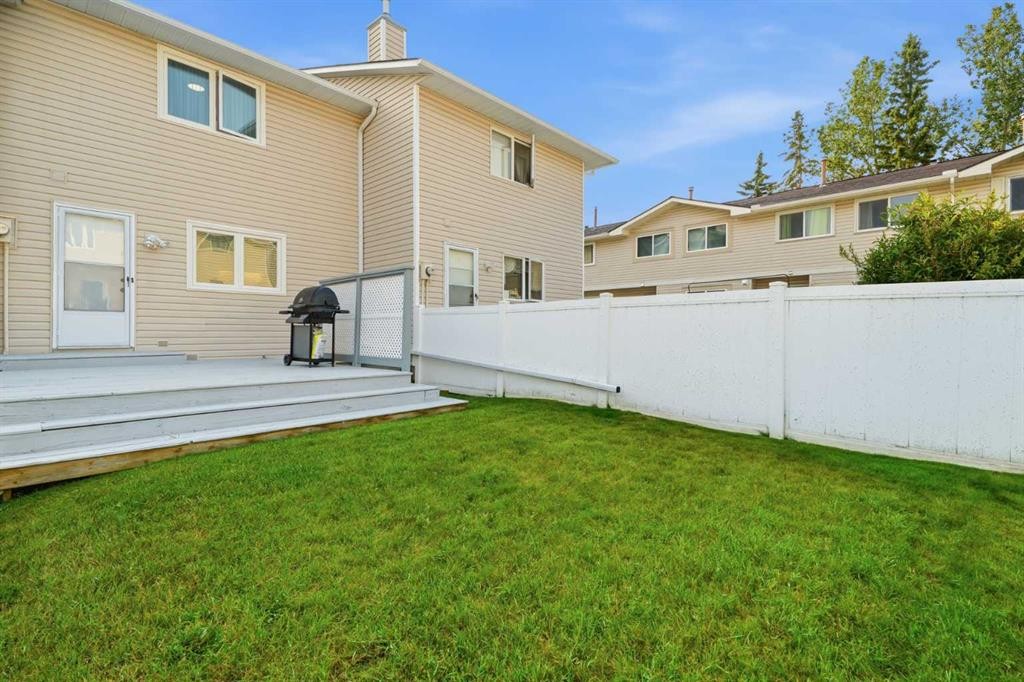 135 Woodsman Lane Sw, Calgary, AB - Outdoor