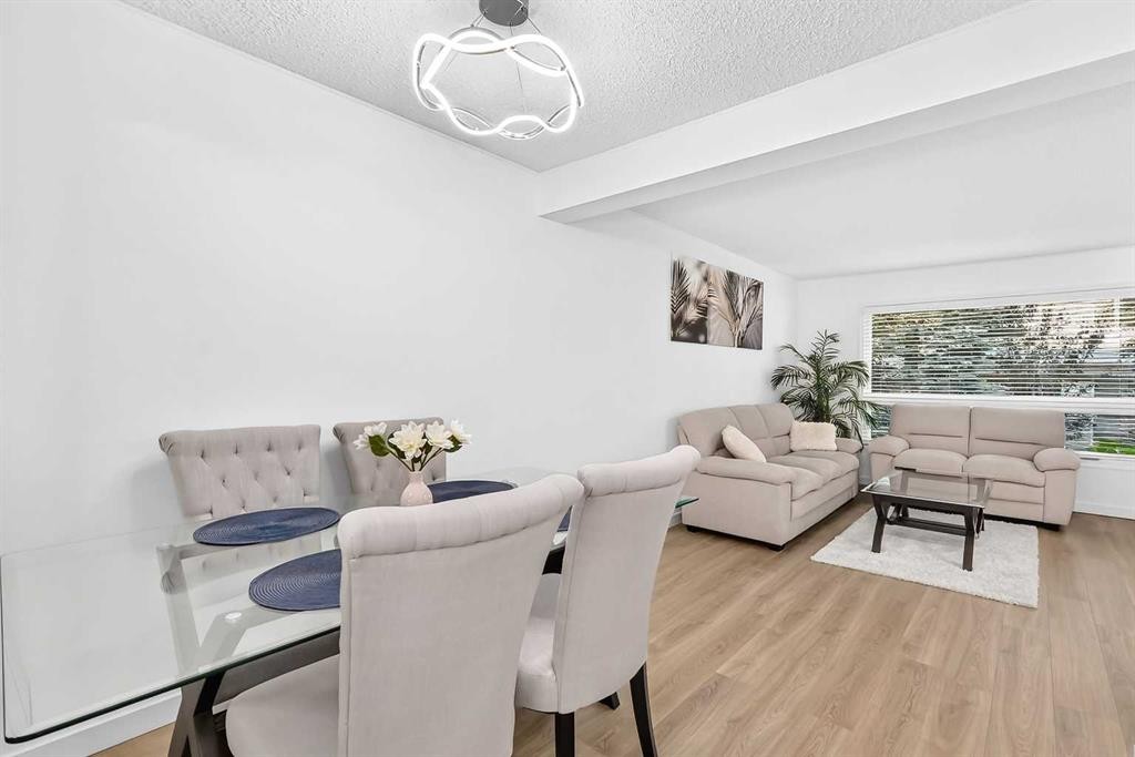 135 Woodsman Lane Sw, Calgary, AB - Indoor