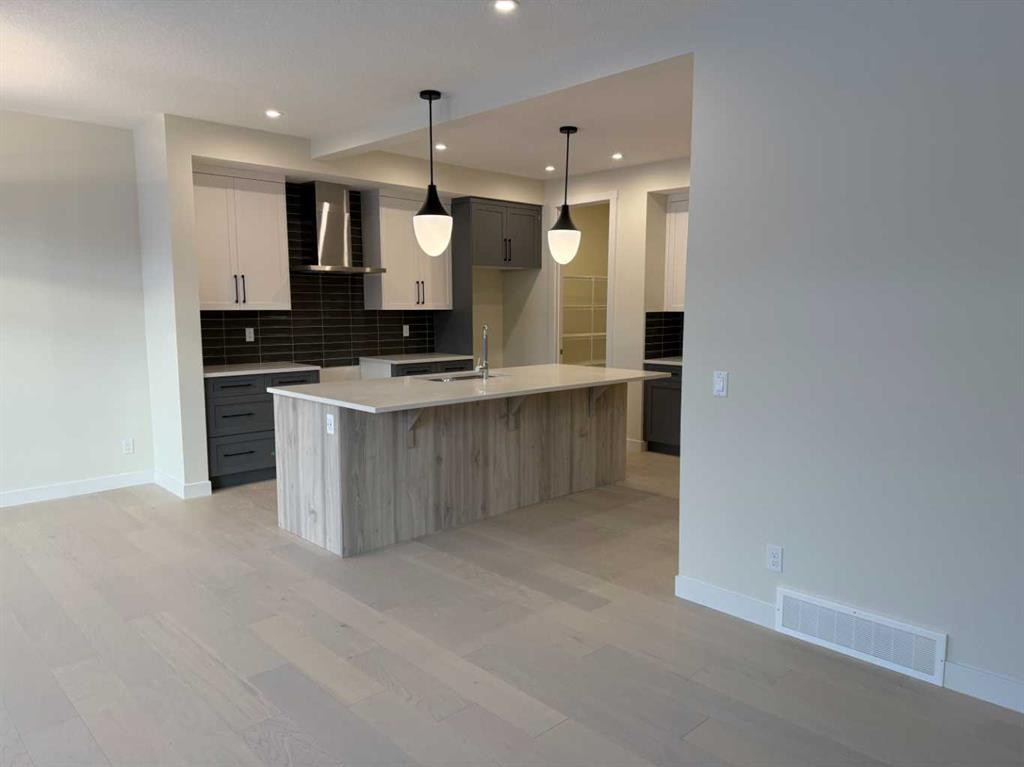 111 Sundown Crescent, Cochrane, AB - Indoor Photo Showing Kitchen With Upgraded Kitchen