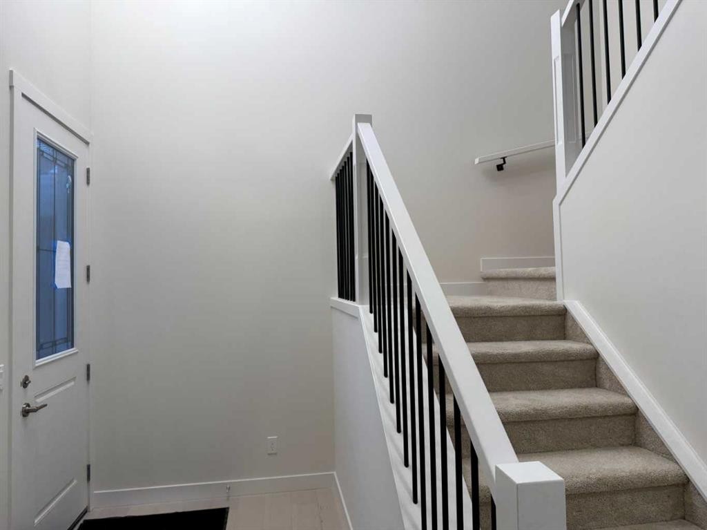 111 Sundown Crescent, Cochrane, AB - Indoor Photo Showing Other Room