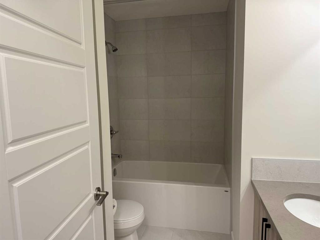 111 Sundown Crescent, Cochrane, AB - Indoor Photo Showing Bathroom