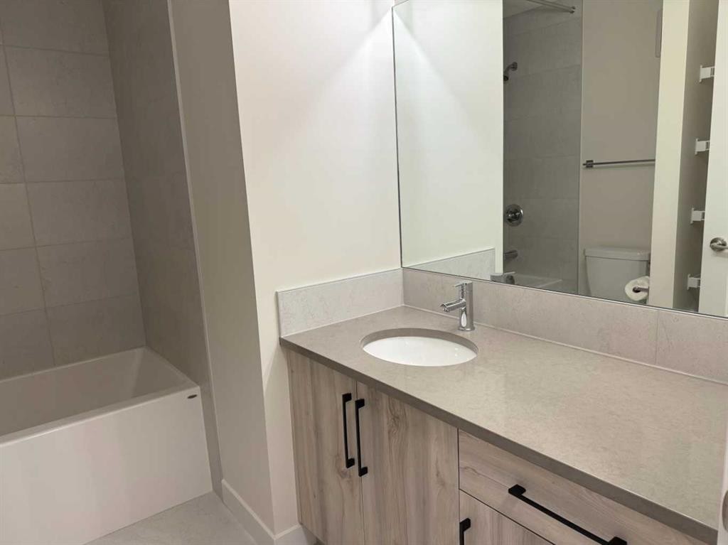 111 Sundown Crescent, Cochrane, AB - Indoor Photo Showing Bathroom