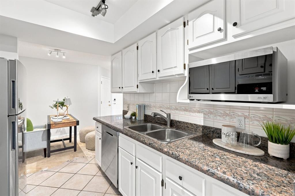506 Hawkstone Manor Nw, Calgary, AB