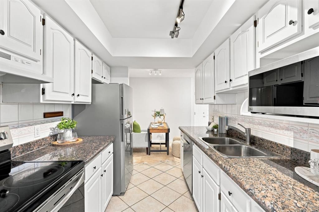 506 Hawkstone Manor Nw, Calgary, AB