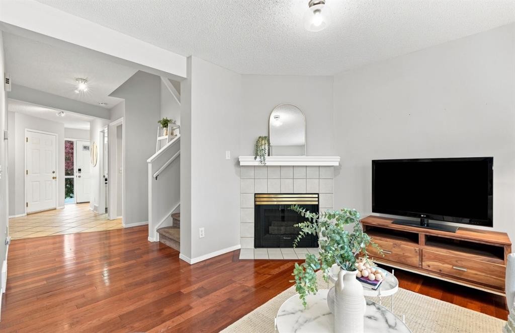 506 Hawkstone Manor Nw, Calgary, AB