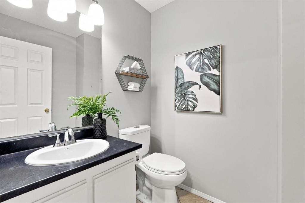 506 Hawkstone Manor Nw, Calgary, AB