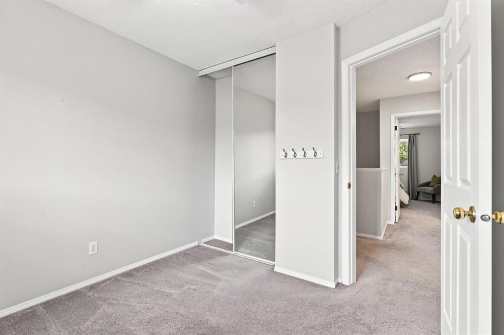 506 Hawkstone Manor Nw, Calgary, AB