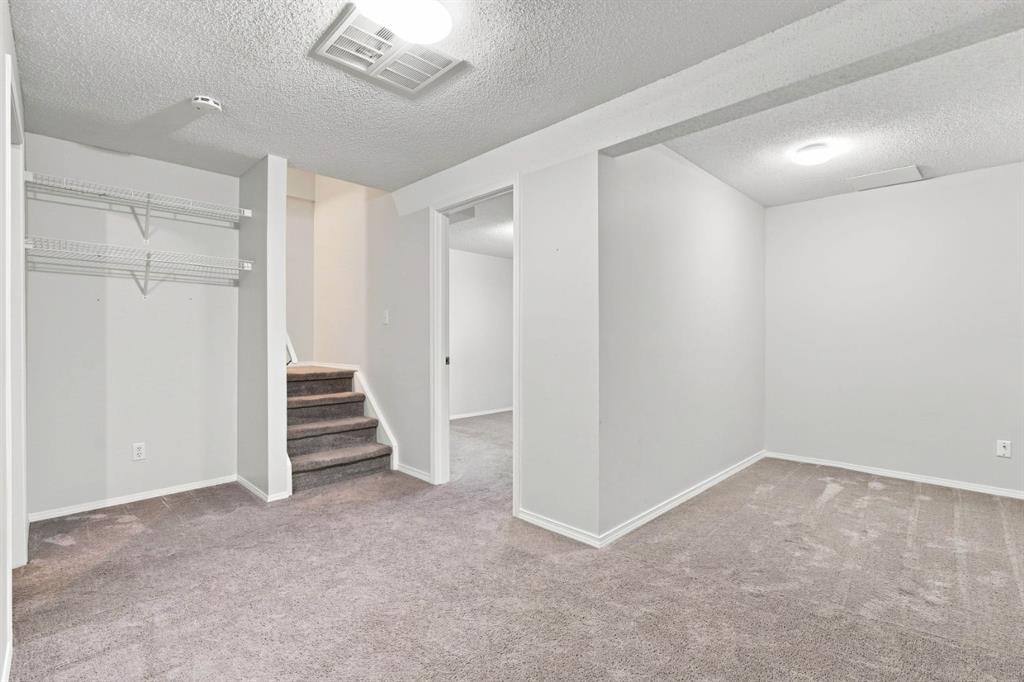 506 Hawkstone Manor Nw, Calgary, AB