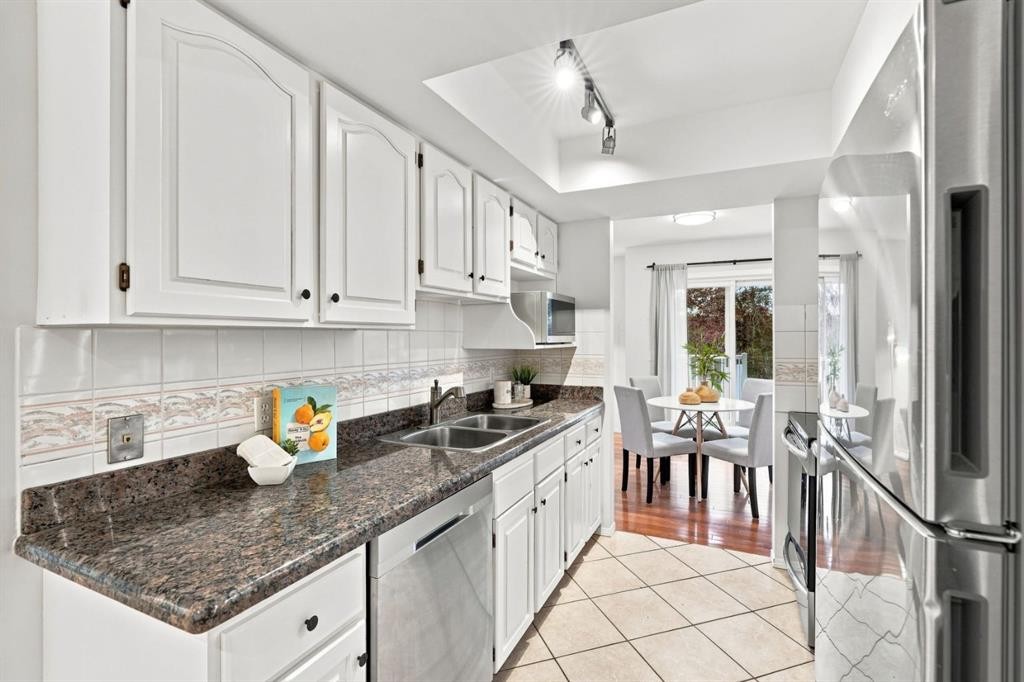 506 Hawkstone Manor Nw, Calgary, AB