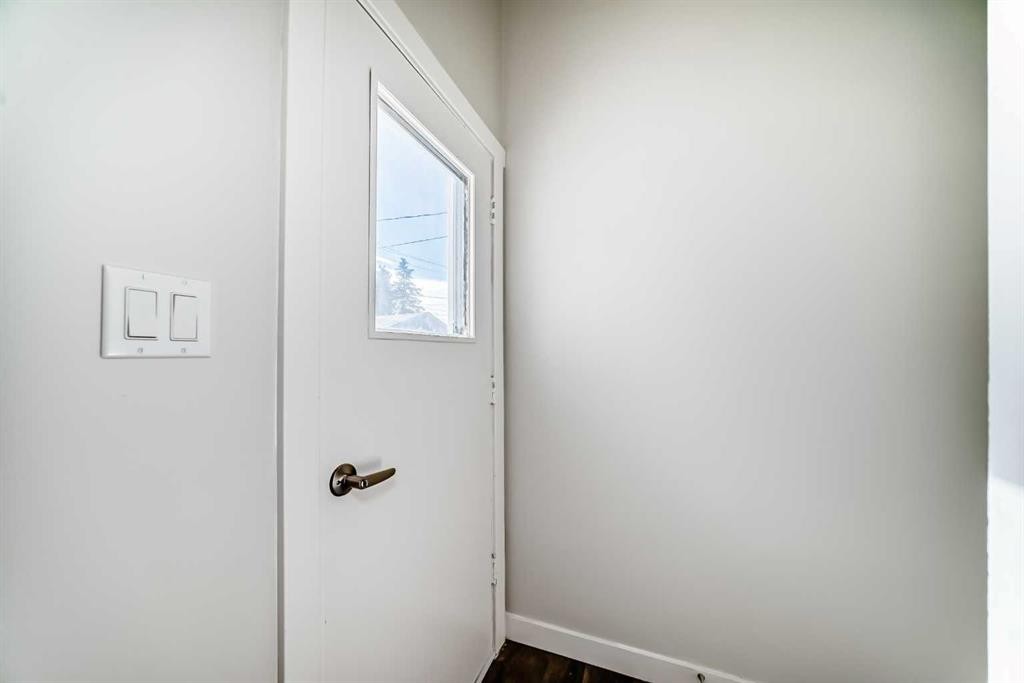 1508 45 Street Se, Calgary, AB - Indoor Photo Showing Other Room