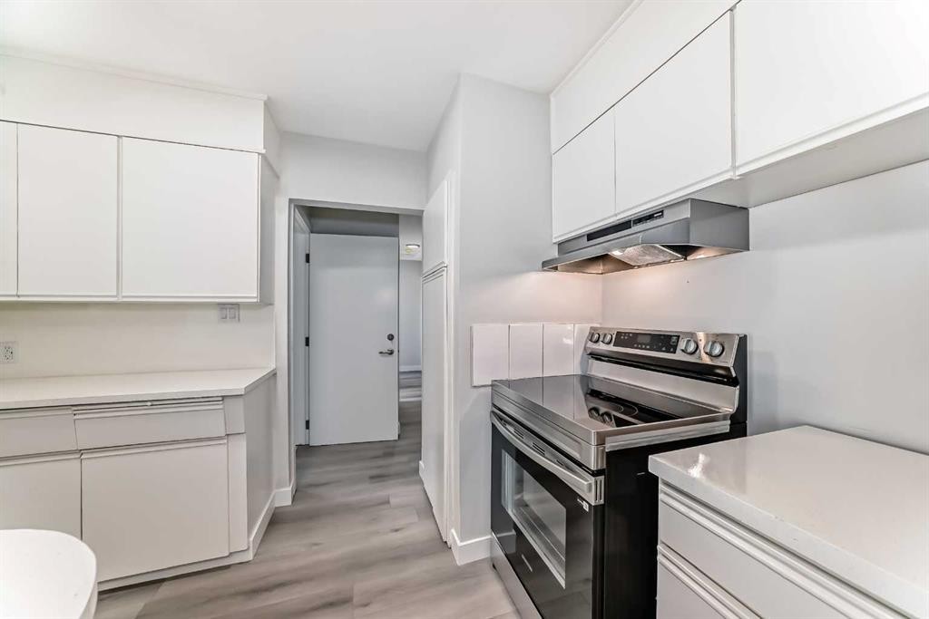 1508 45 Street Se, Calgary, AB - Indoor Photo Showing Kitchen