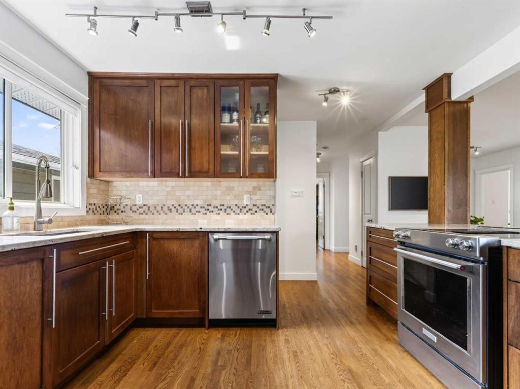 15 Hamlet Road Sw, Calgary, AB