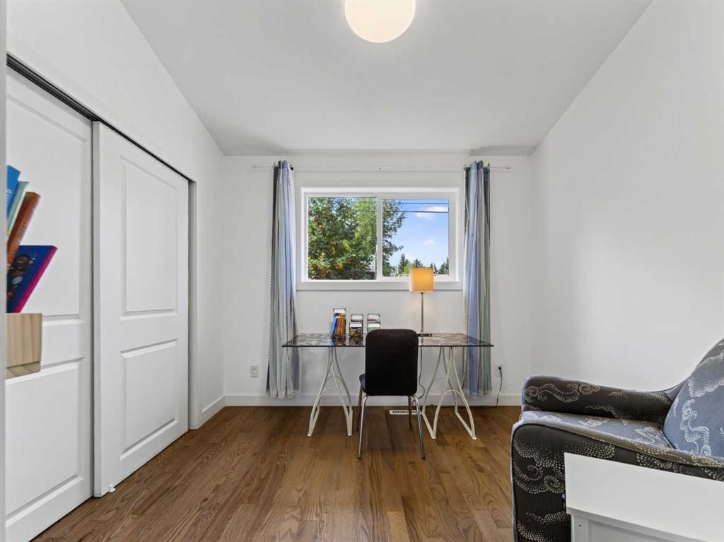 15 Hamlet Road Sw, Calgary, AB