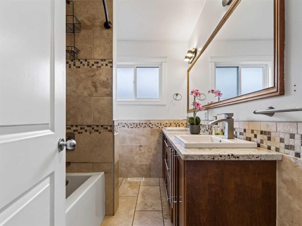 15 Hamlet Road Sw, Calgary, AB