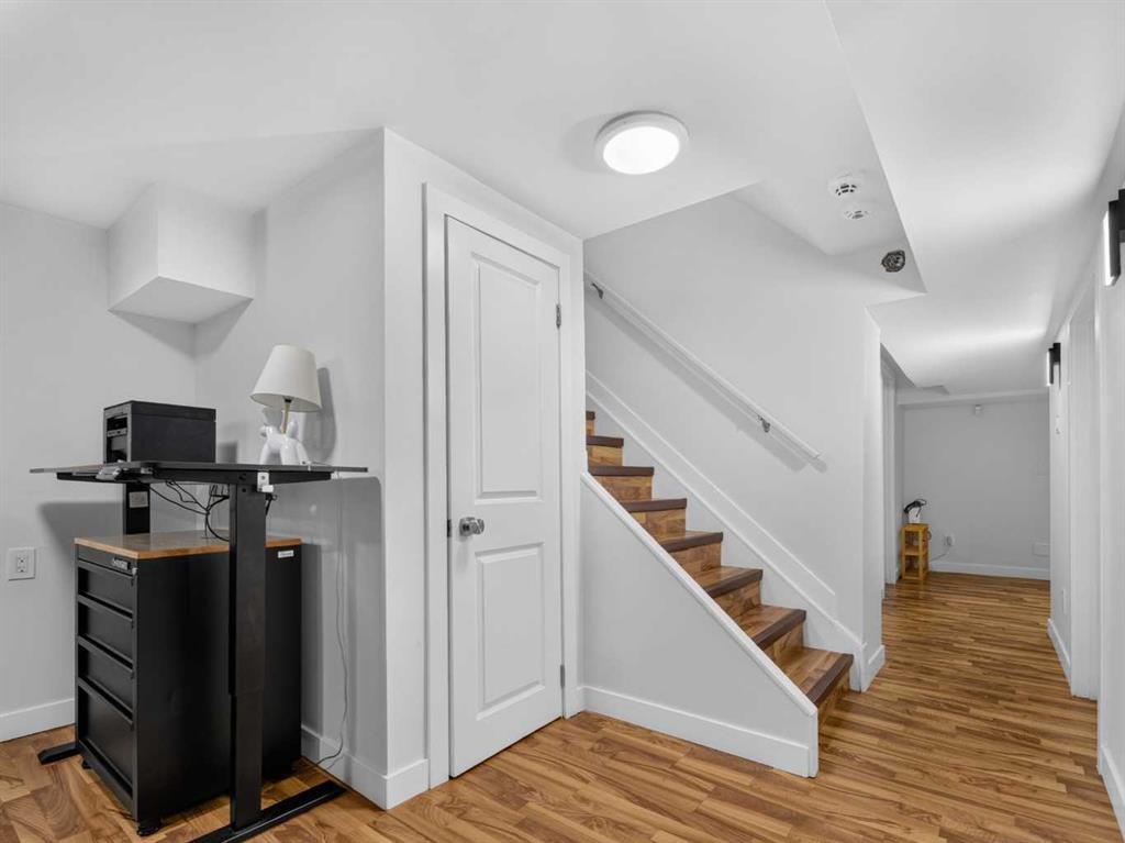 15 Hamlet Road Sw, Calgary, AB
