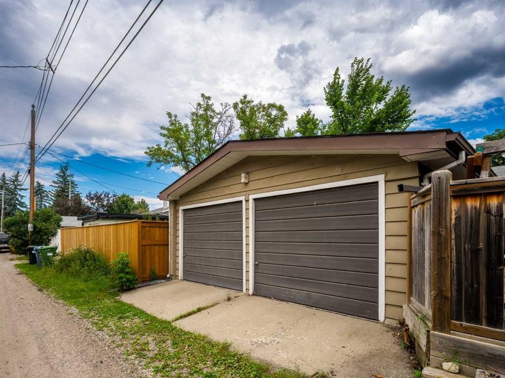 15 Hamlet Road Sw, Calgary, AB