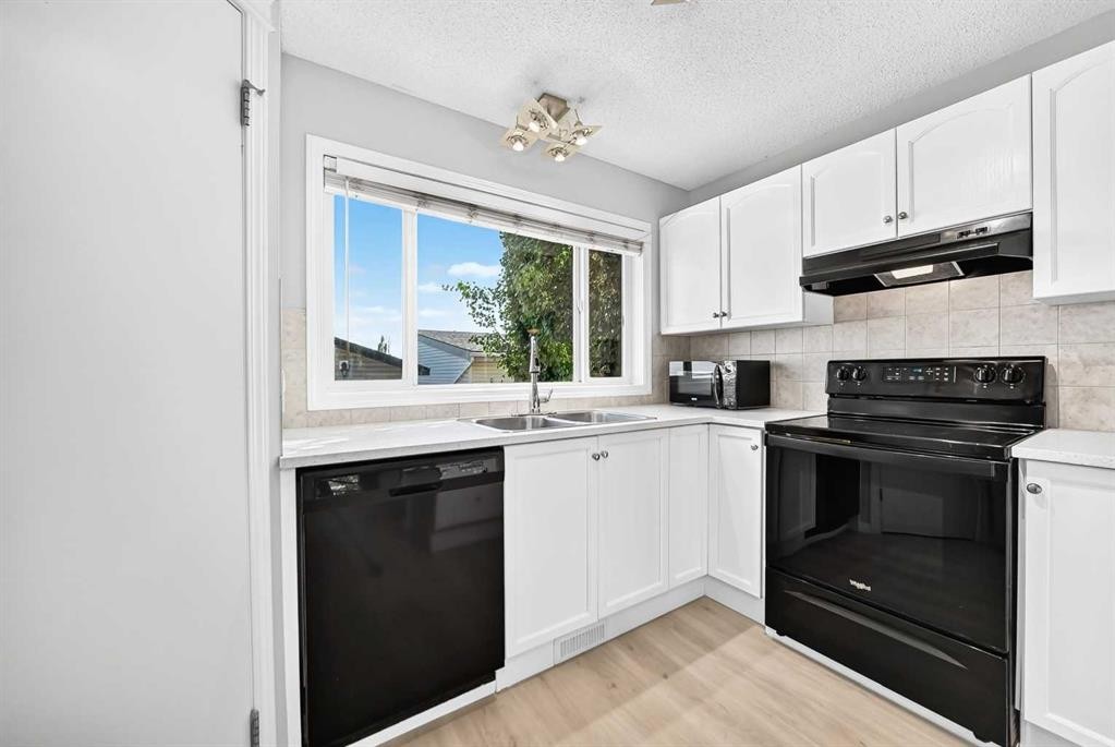 15 Prestwick Place Se, Calgary, AB