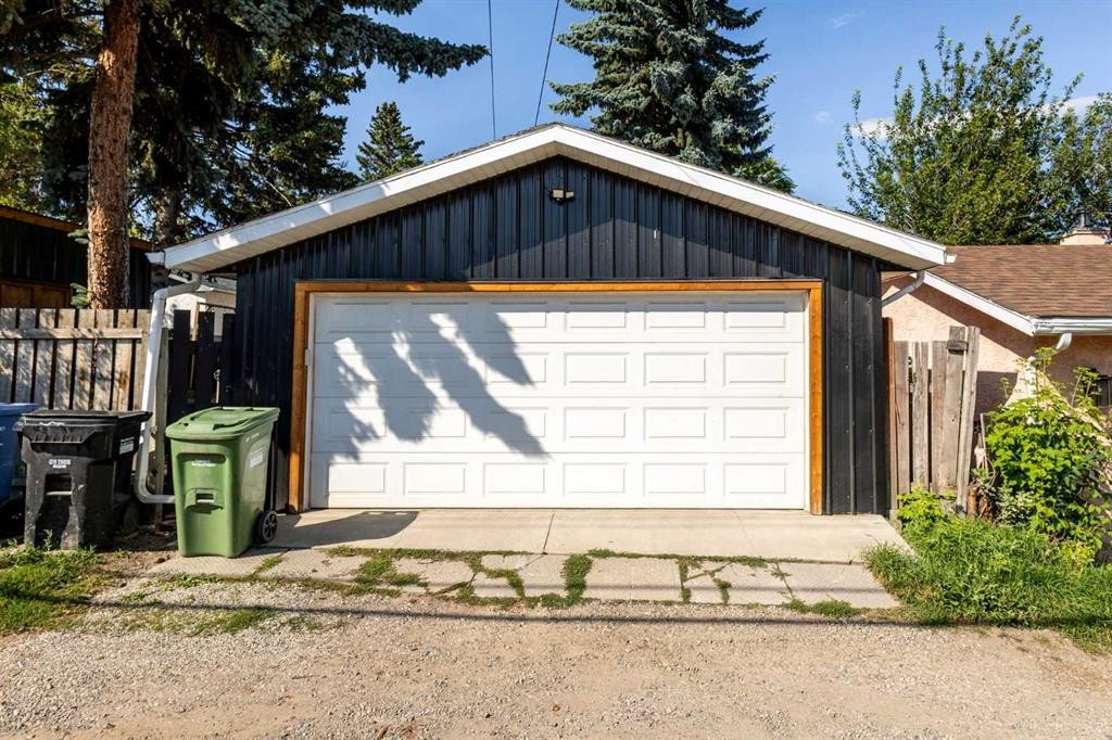 809 68 Avenue Sw, Calgary, AB - Outdoor