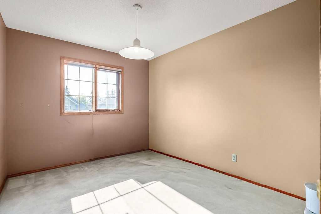 208 Hawkview Manor Place Nw, Calgary, AB - Indoor Photo Showing Other Room