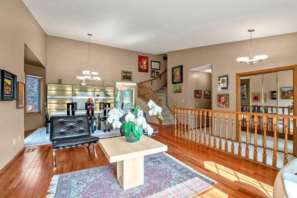 208 Hawkview Manor Place Nw, Calgary, AB - Indoor Photo Showing Living Room