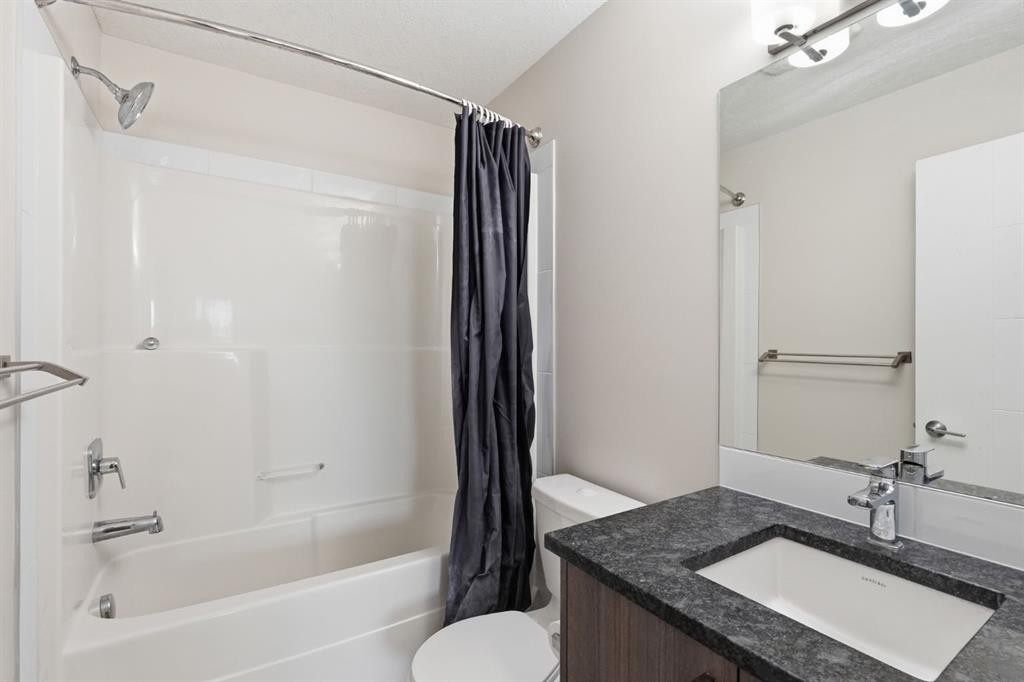 306-4 Sage Hill Terrace Nw, Calgary, AB - Indoor Photo Showing Bathroom