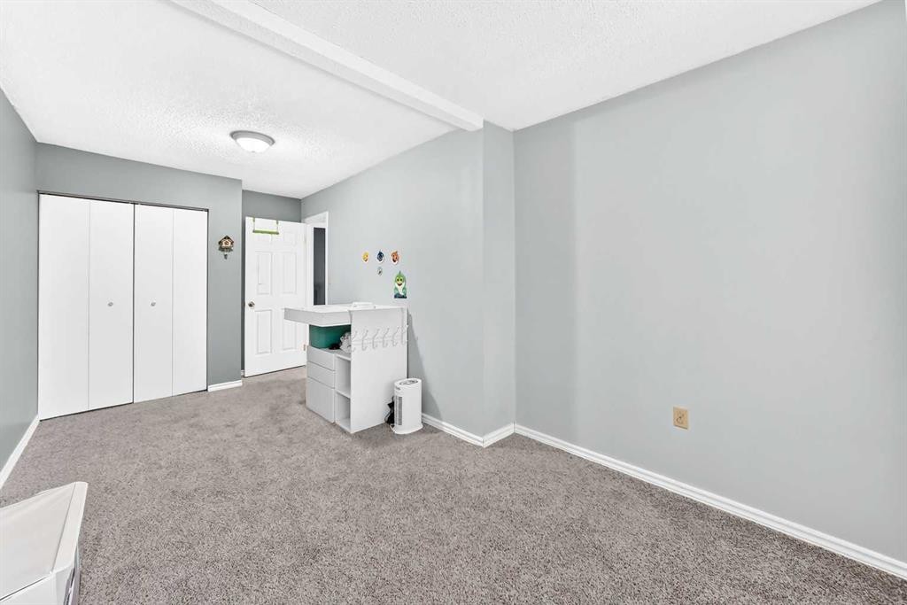 8512 33 Avenue Nw, Calgary, AB