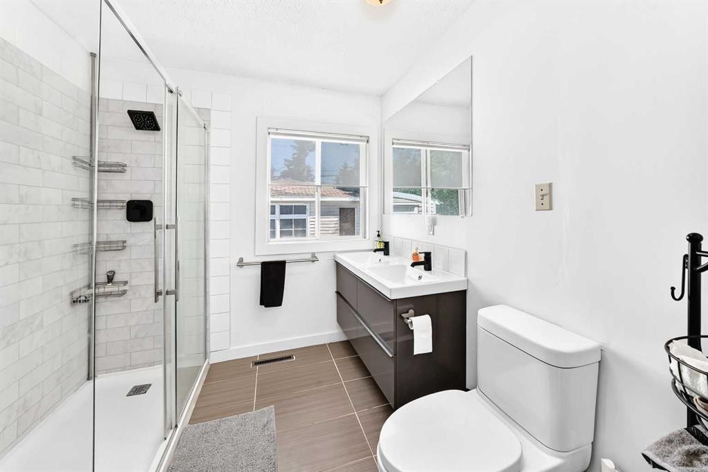8512 33 Avenue Nw, Calgary, AB