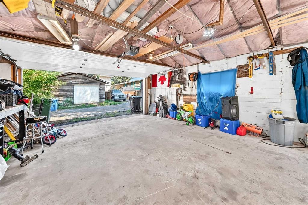 8512 33 Avenue Nw, Calgary, AB
