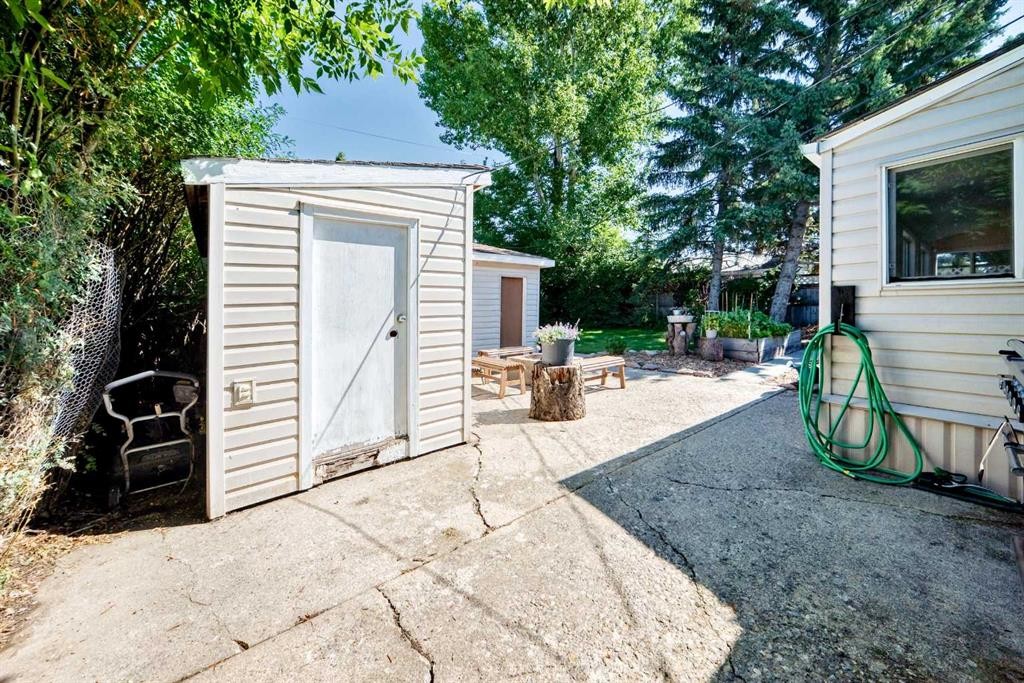 8512 33 Avenue Nw, Calgary, AB