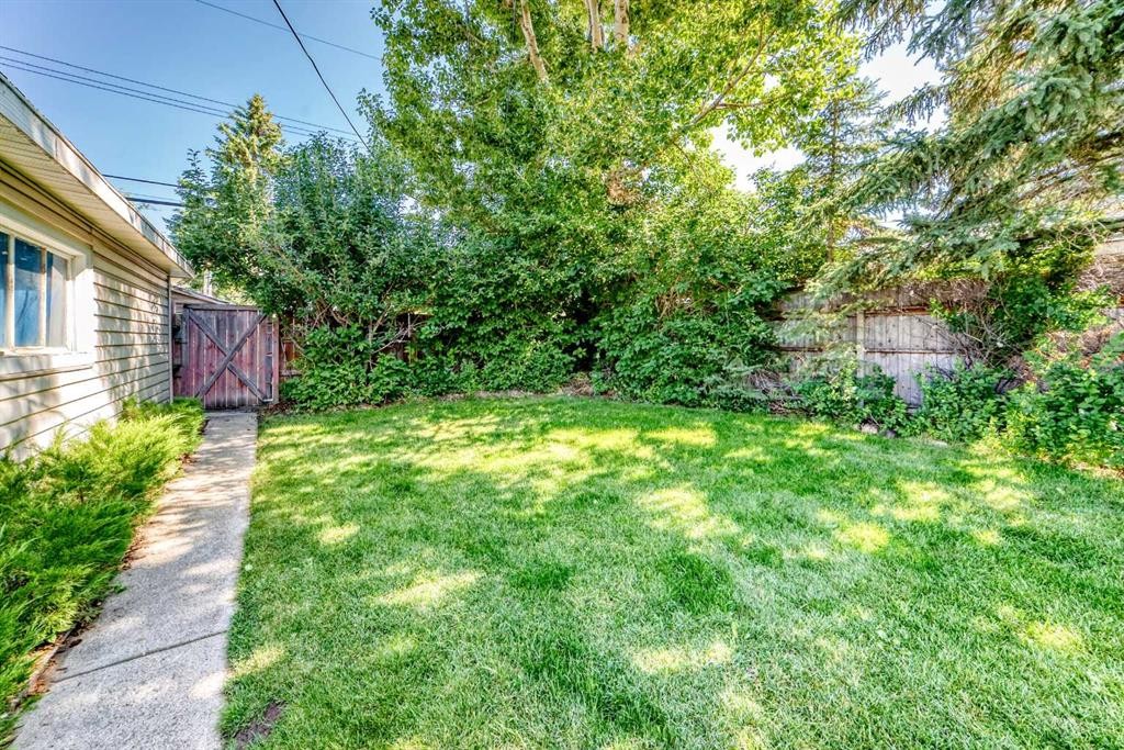 8512 33 Avenue Nw, Calgary, AB