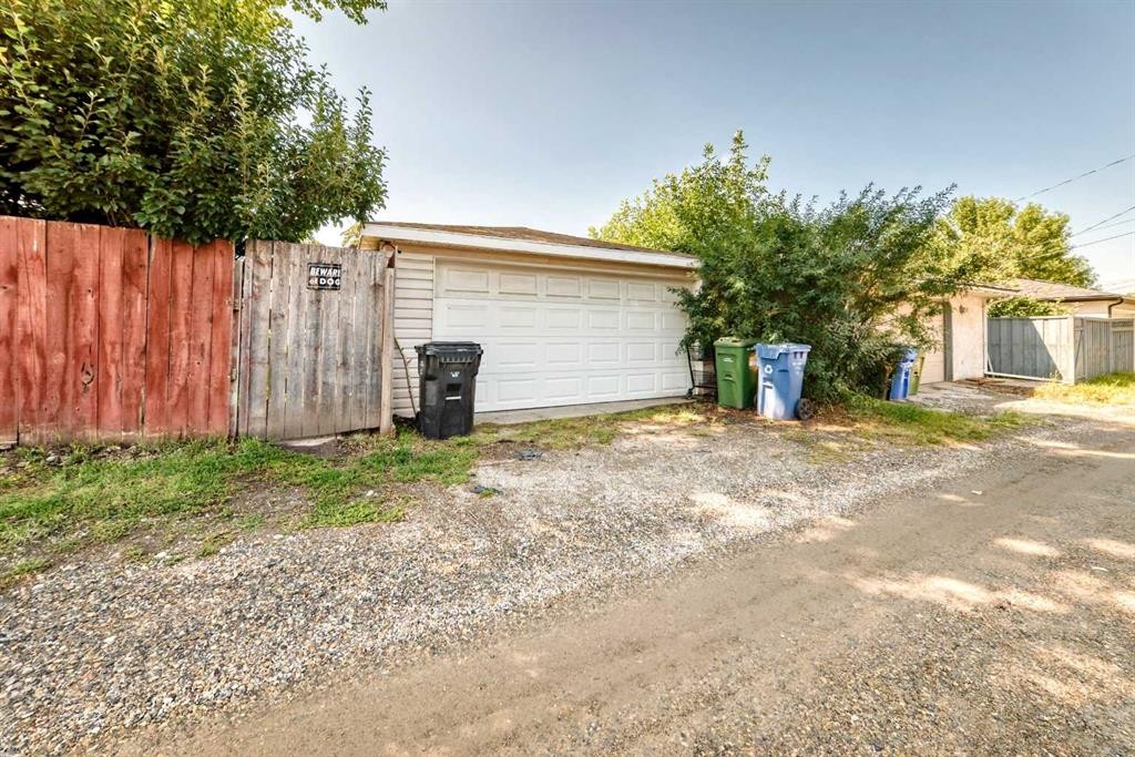 8512 33 Avenue Nw, Calgary, AB