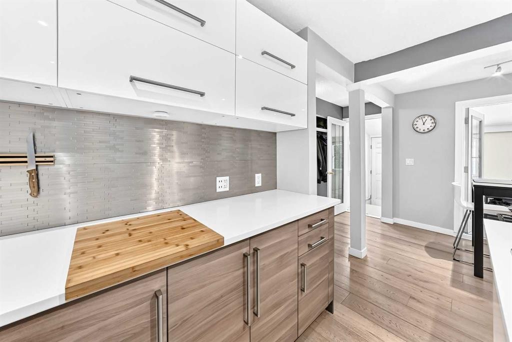 8512 33 Avenue Nw, Calgary, AB