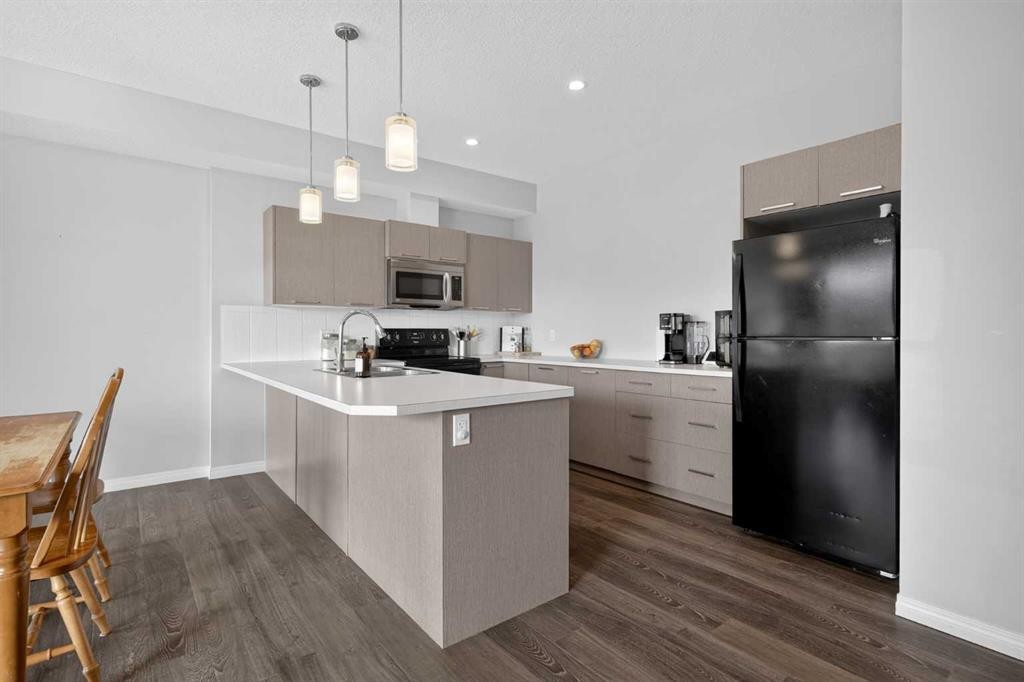 52 Saddlestone Drive Ne, Calgary, AB - Indoor Photo Showing Kitchen