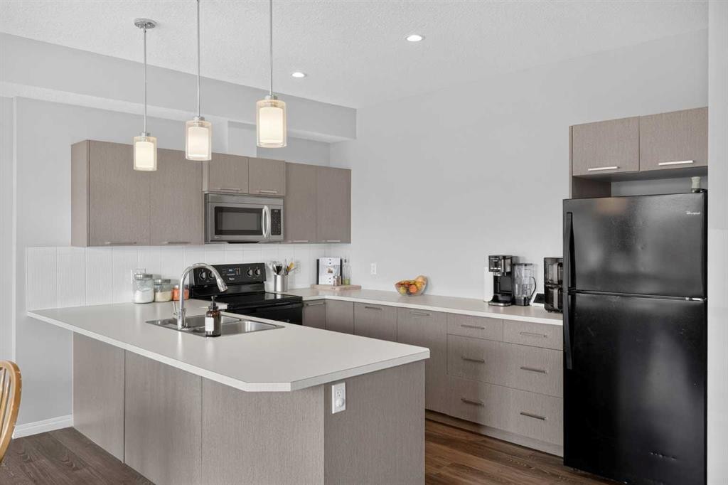 52 Saddlestone Drive Ne, Calgary, AB - Indoor Photo Showing Kitchen