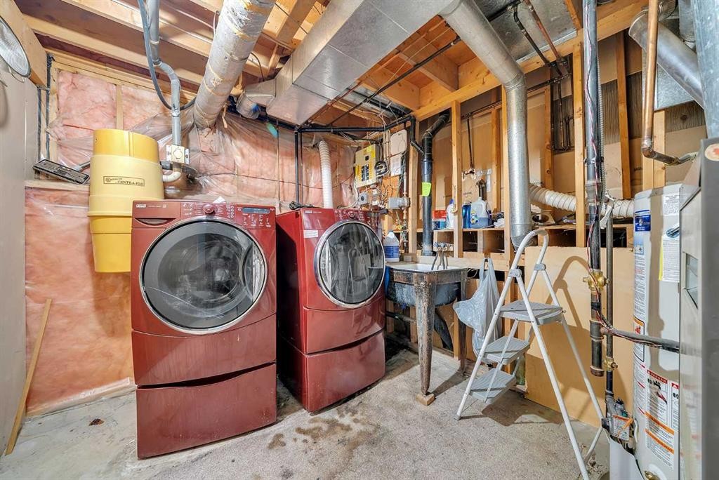 28 Macewan Meadow Link Nw, Calgary, AB - Indoor Photo Showing Laundry Room