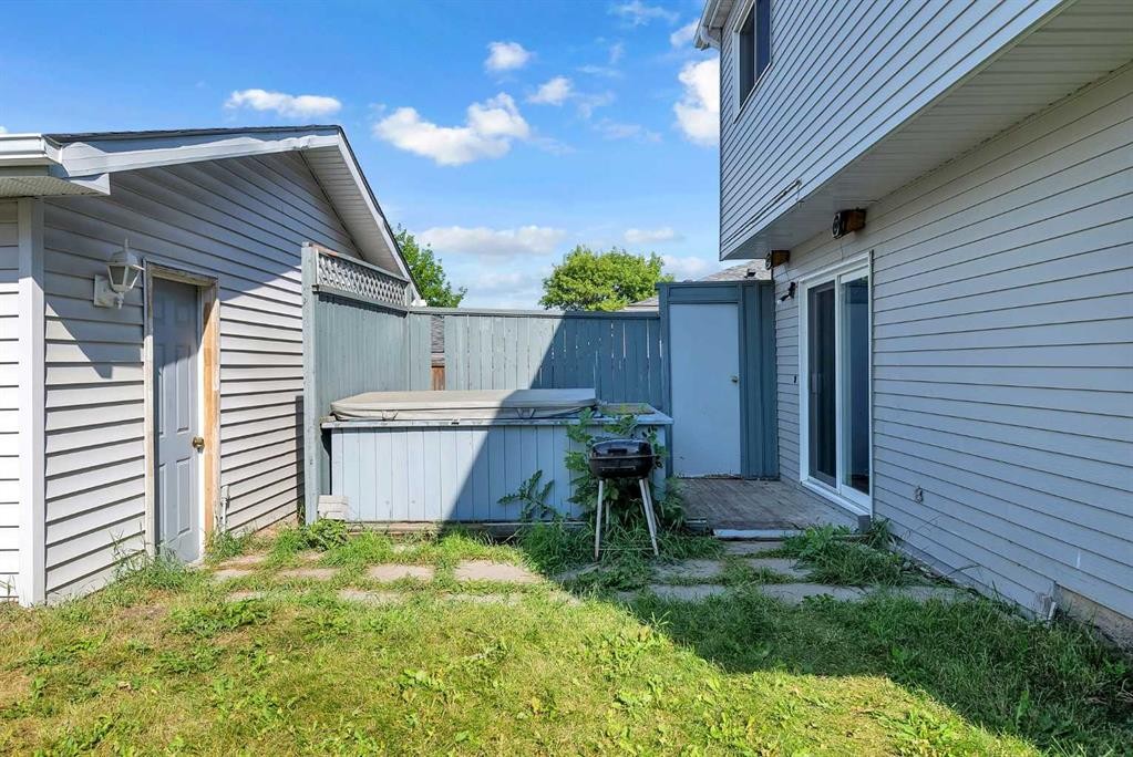 28 Macewan Meadow Link Nw, Calgary, AB - Outdoor With Exterior
