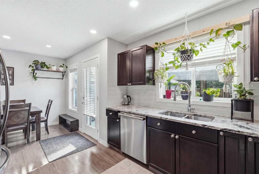 279 Everstone Drive Sw, Calgary, AB